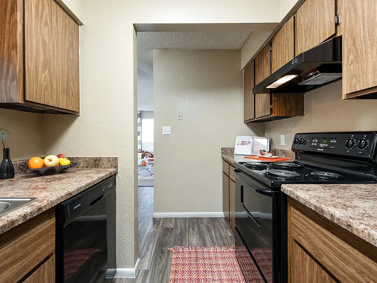 Camelback Cove Apartments — Photo 25