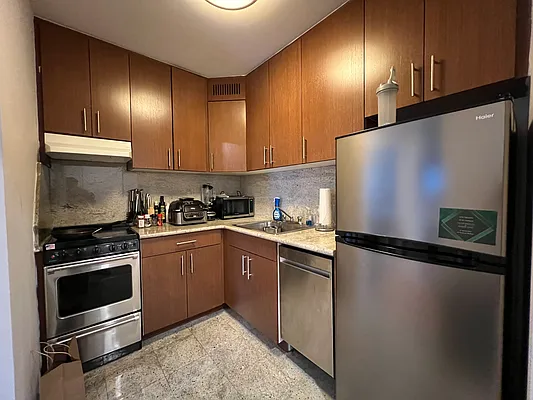 Rented by AZ REALTY NYC LLC | media 18