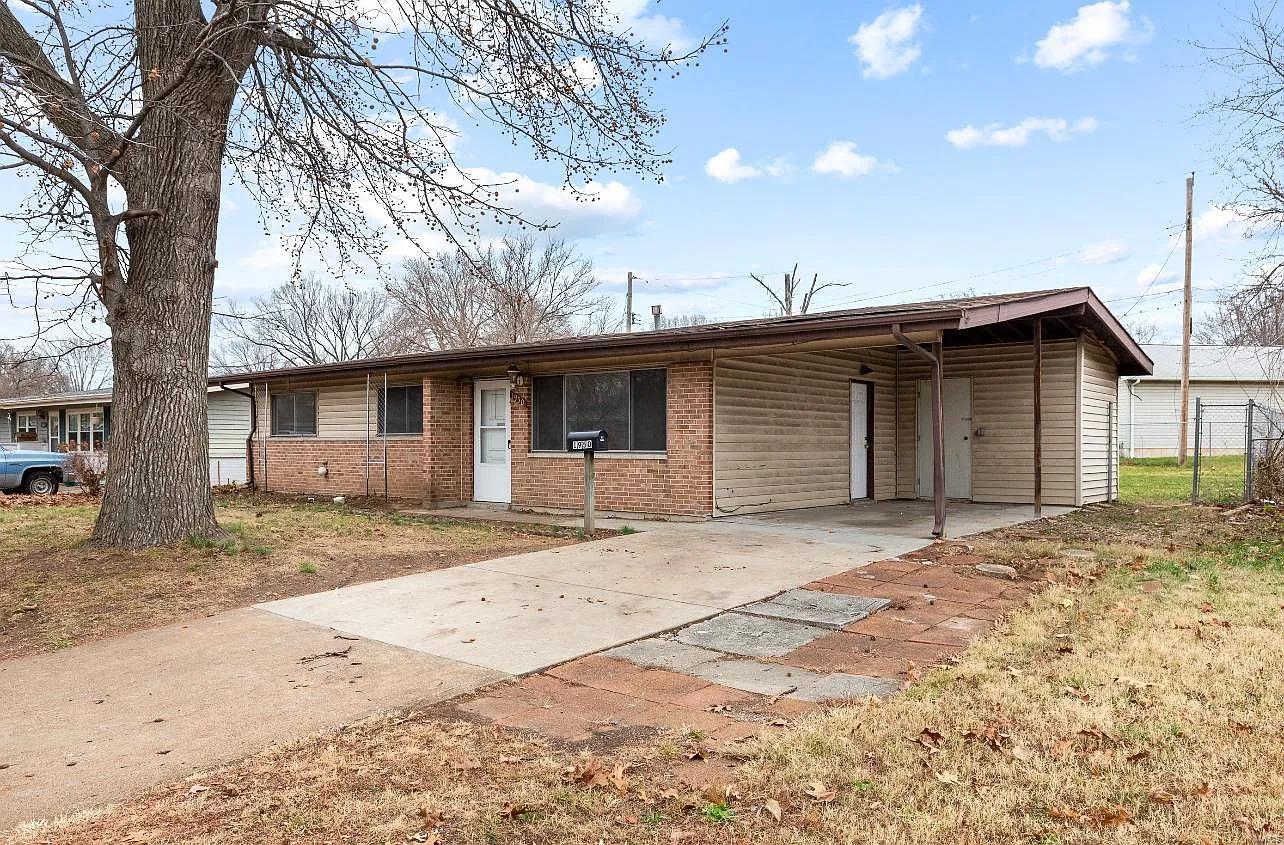 3 bed, 1.5 bath, 1066 sqft, $1,600 — Photo 1