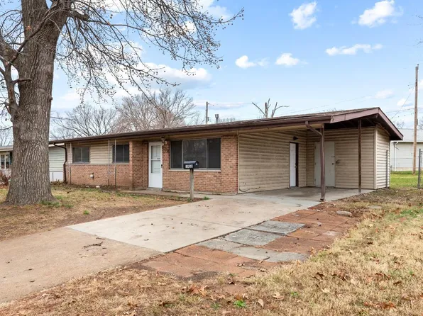1950 Thunderbird Ave, Florissant, MO 63033