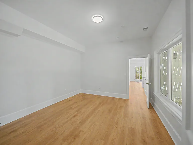 10205 Sorrel Ave — Photo 10
