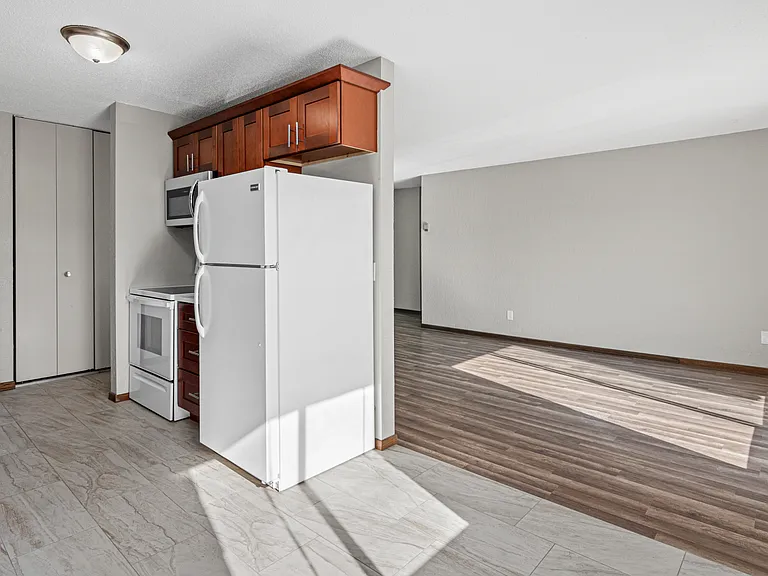 2210 Eldridge Ave E #105 — Photo 6