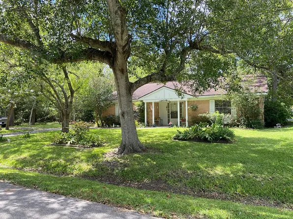 6122 Woodacres St, Hitchcock, TX 77563