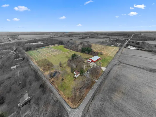5688 Hillandale Rd, Sodus, MI 49126