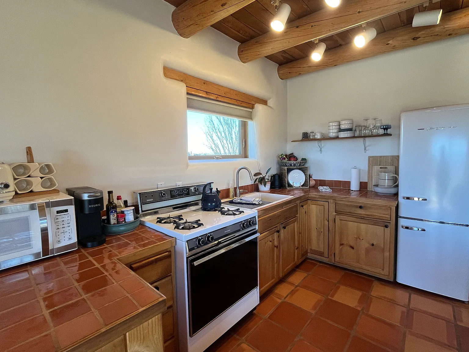 1 bed, 1000 sqft, $1,700 — Photo 4