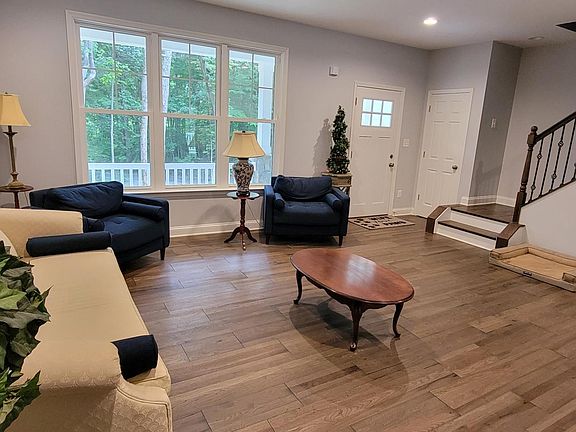4th image of 11760 Bowery Ln
