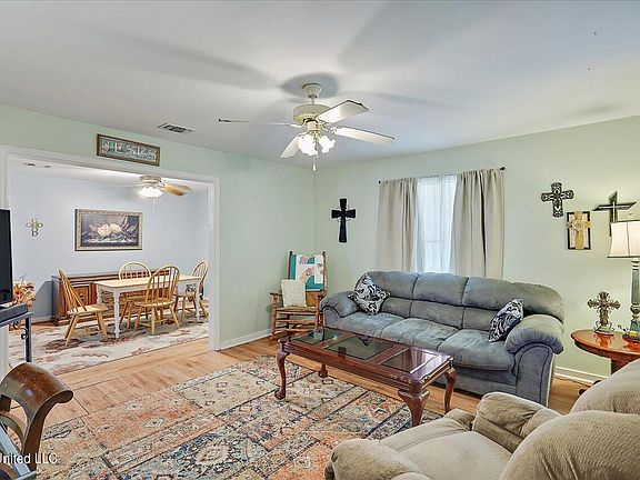 5th image of 301 E Dewey Camp Dr