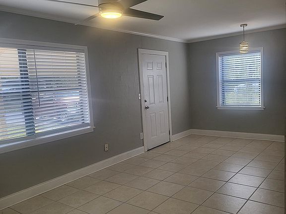 3rd image of 2511 Carver Ave