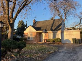 8142 W Oak Ln, Niles, IL