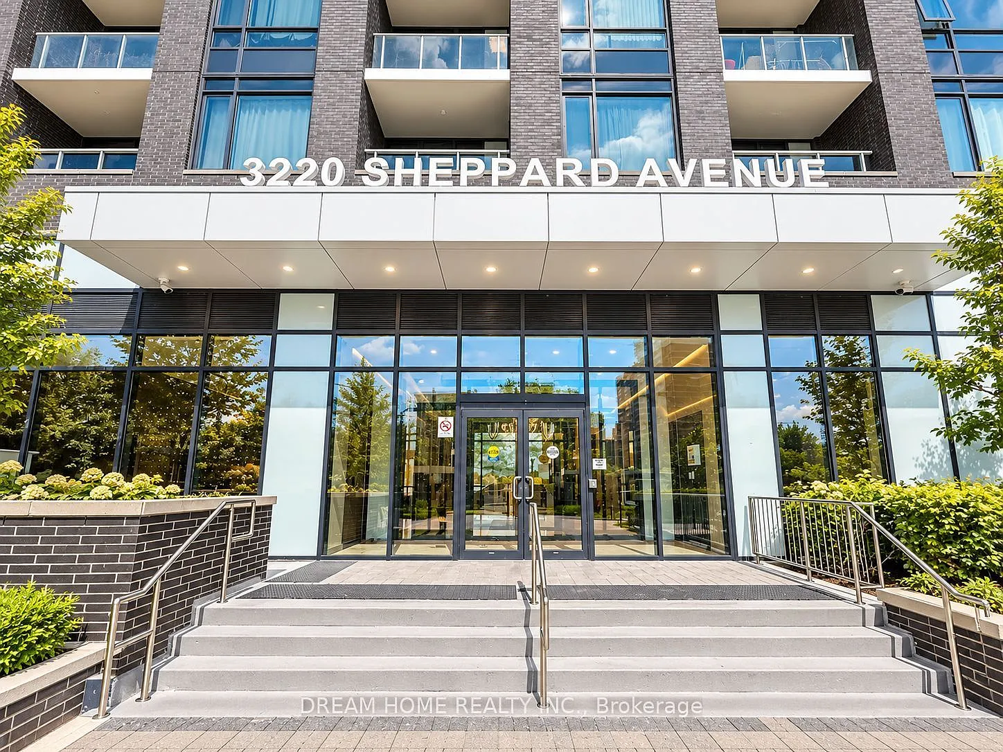 East 3220 Condos — Photo 3