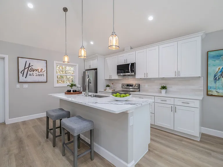 1209 E Washington St — Photo 11