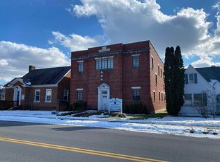 33 4th St SE, Pulaski, VA 24301