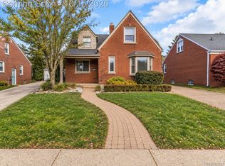 15601 Camden Ave, Eastpointe, MI 48021