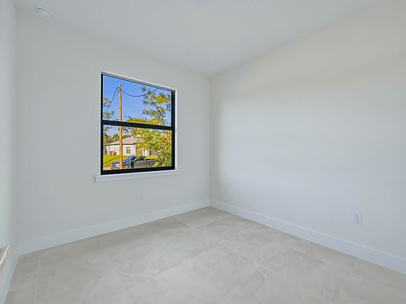 5th image of 4818 30th St SW