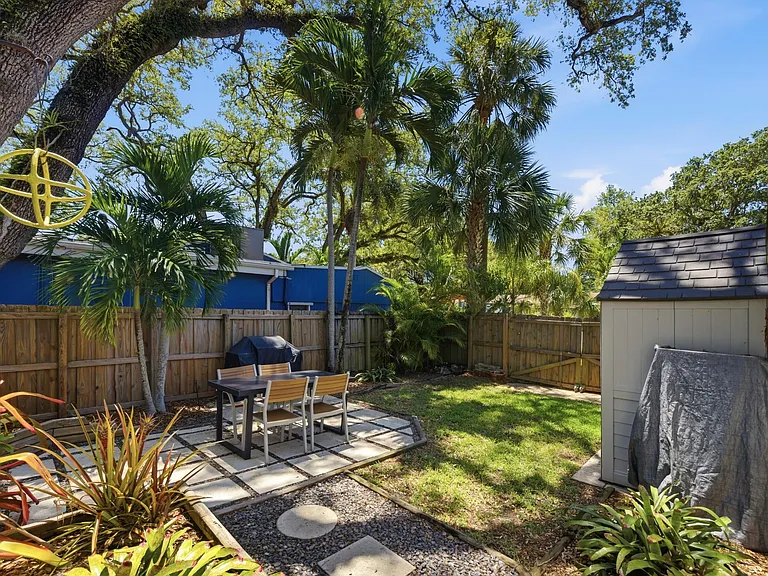 937 SW 17th St — Photo 15