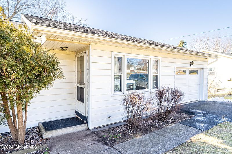 2nd image of 104 Forts Ferry Road