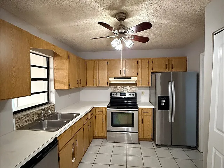 303 Lotus Ave — Photo 5