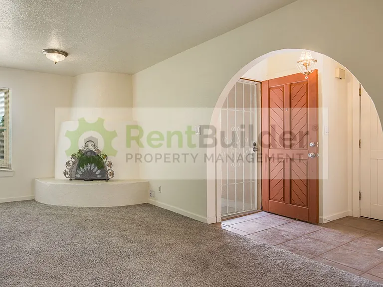 10101 La Paz Dr NW — Photo 8