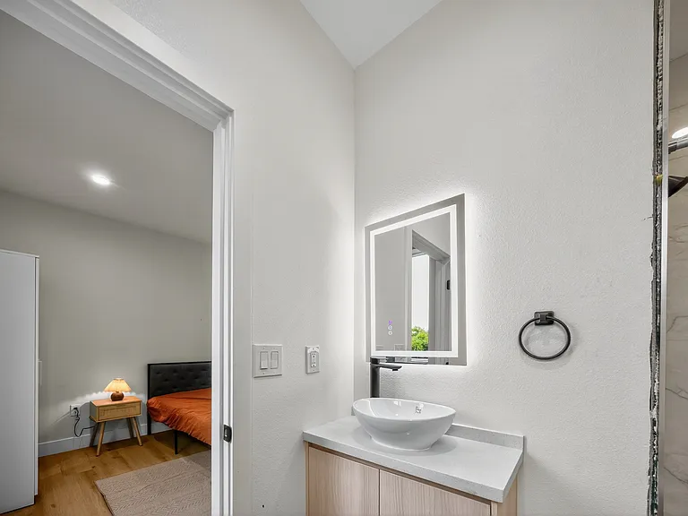 1223 W 37th Dr #1 — Photo 6