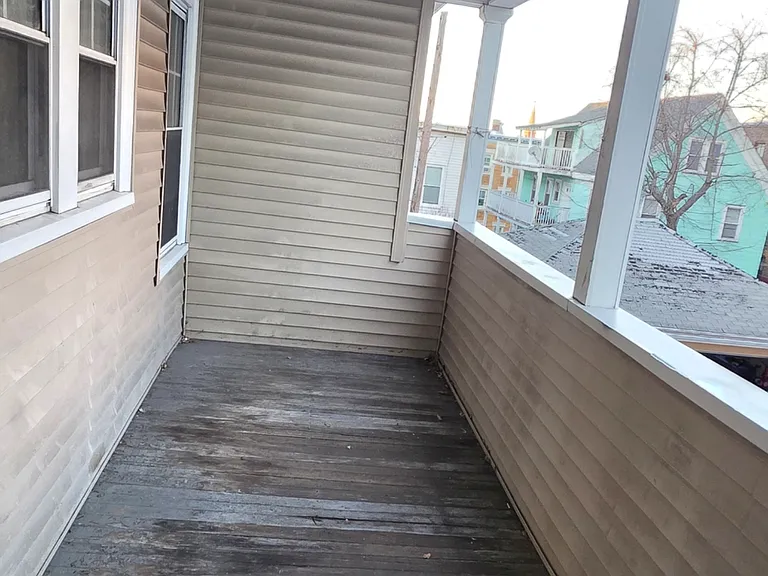 33 Harbor St #2R — Photo 8