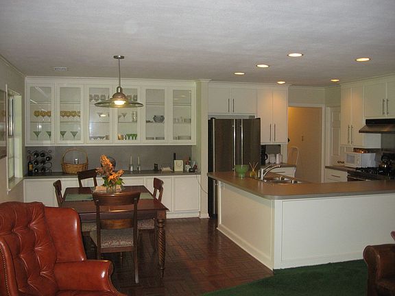 Dining Kitchen Area 