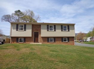 2790 Fernlawn Rd, Salem, VA 24153