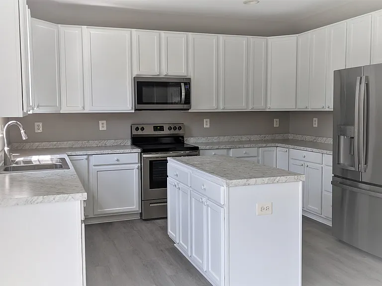 411 Hanrahan Ct SE — Photo 12