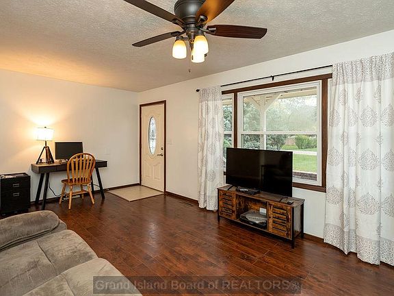4th image of 2941 Roselawn Dr