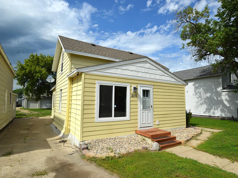 1st image of 209 2nd Ave NE
