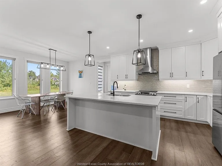 93 Belleview Dr — Photo 12