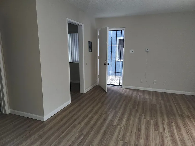 5729 California Ave — Photo 5