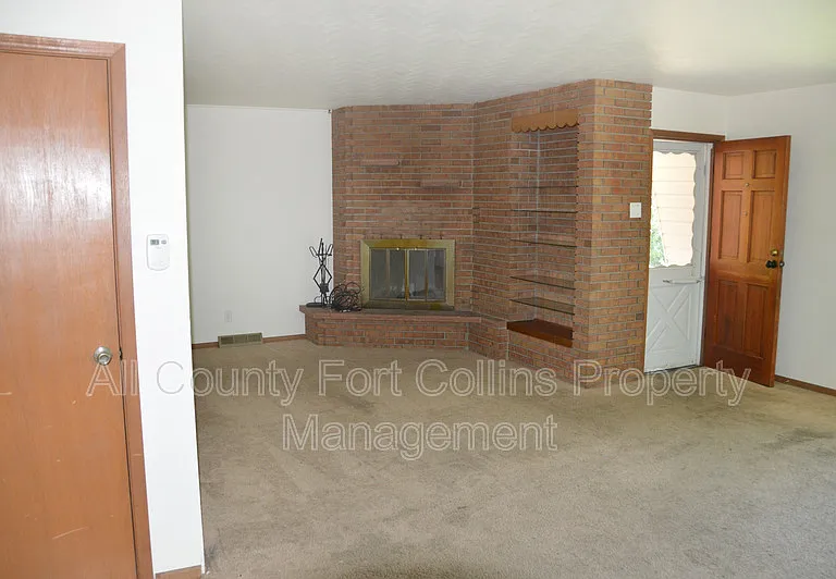 1208 Baker St — Photo 3