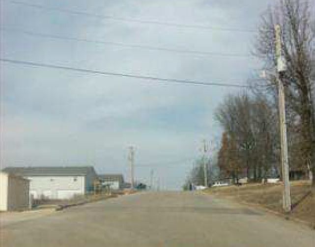 2nd image of 718 S Howell Ave