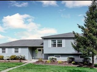 1 Nathaniel St, Monroe Township, NJ 08831