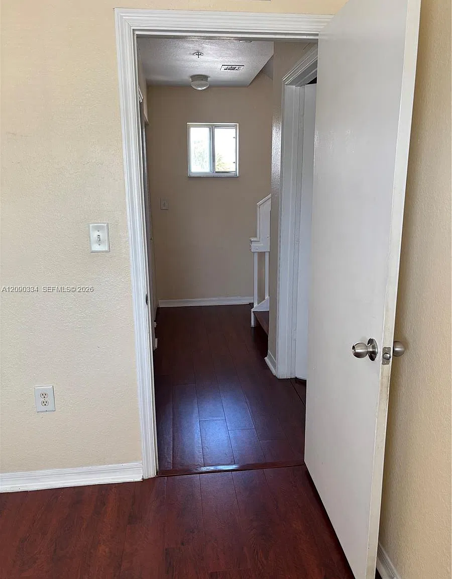 3 bed, 1123 sqft, $2,500 — Photo 1