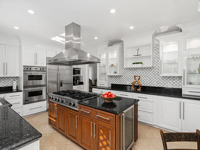 7901 Berger Ave — Photo 10