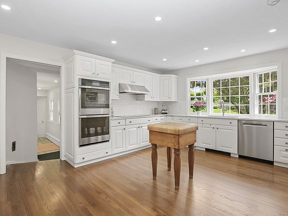 5th image of 566 Weed St