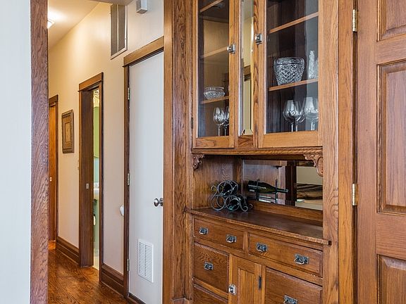 4th image of 2227 W School St #3