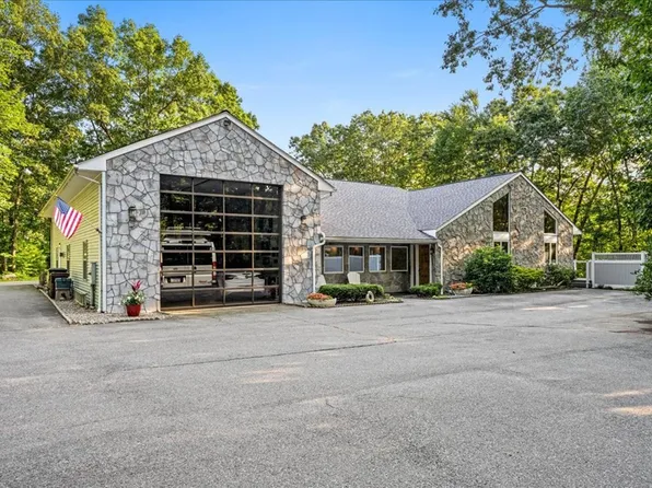 55 Loring St, Auburn, MA 01501