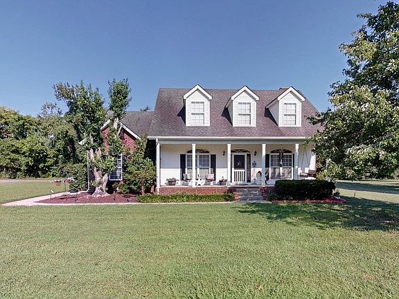 2nd image of 3131 Park Hill Rd