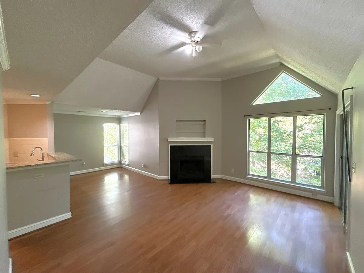 Photo 2 of 13 - 2518 Cranbrook Ln #4 - Charlotte, NC Building Photo - 2518 Cranbrook Ln #4