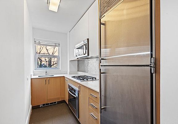 5th image of 211 E 51st St APT 4F