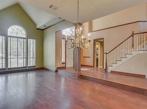5th image of 936 Fountain Head Ln
