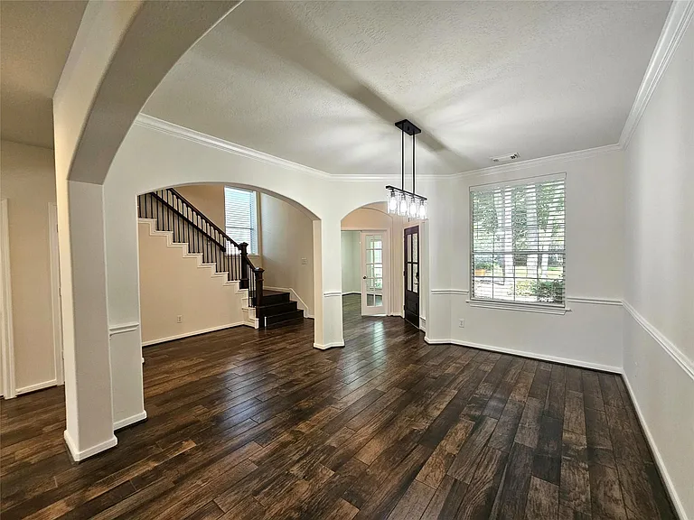 98 W Knightsbridge Dr — Photo 12