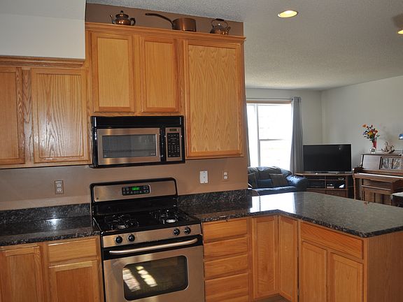 Kitchen. Granite, Stainless Steel, High Cabinets