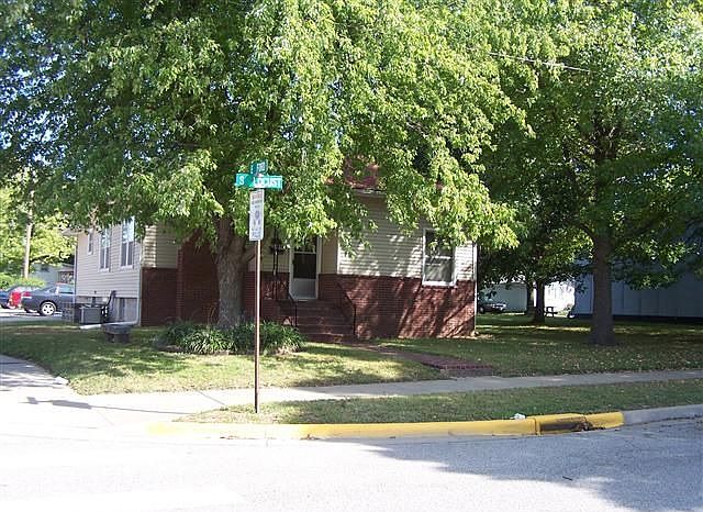 2nd image of 1901 S Locust St