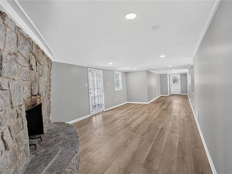1220 Roxboro Dr NE — Photo 14