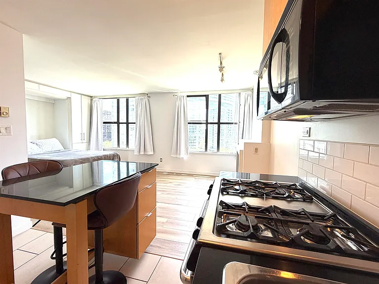 989 Beatty St #904 — Photo 3