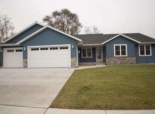 502 Pine Cone Pl, Holmen, WI 54636