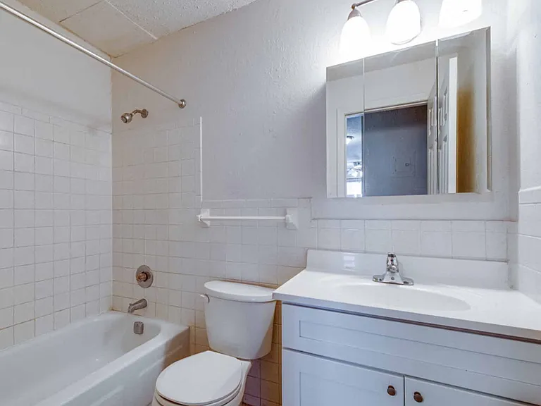 Silver Bell Apartments — Photo 27